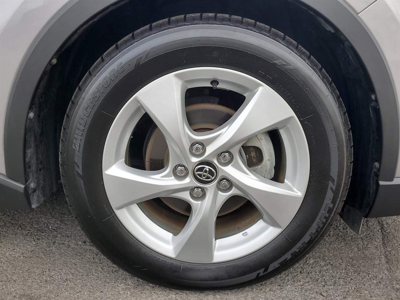 2017 Toyota C-HR thumbnail