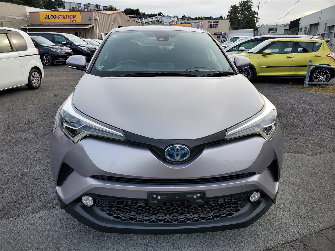 2017 Toyota C-HR thumbnail