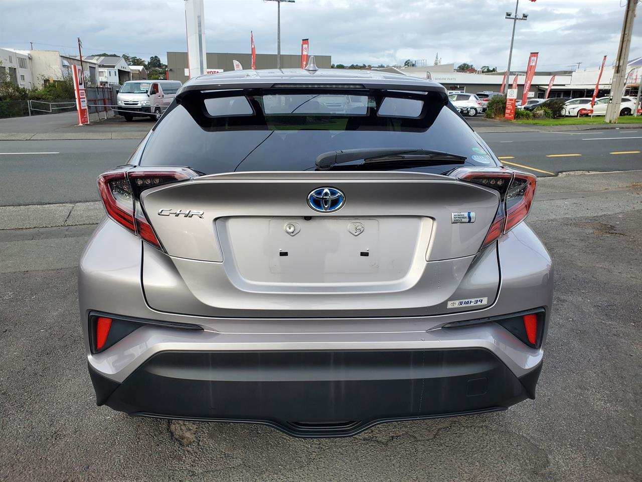 2017 Toyota C-HR thumbnail