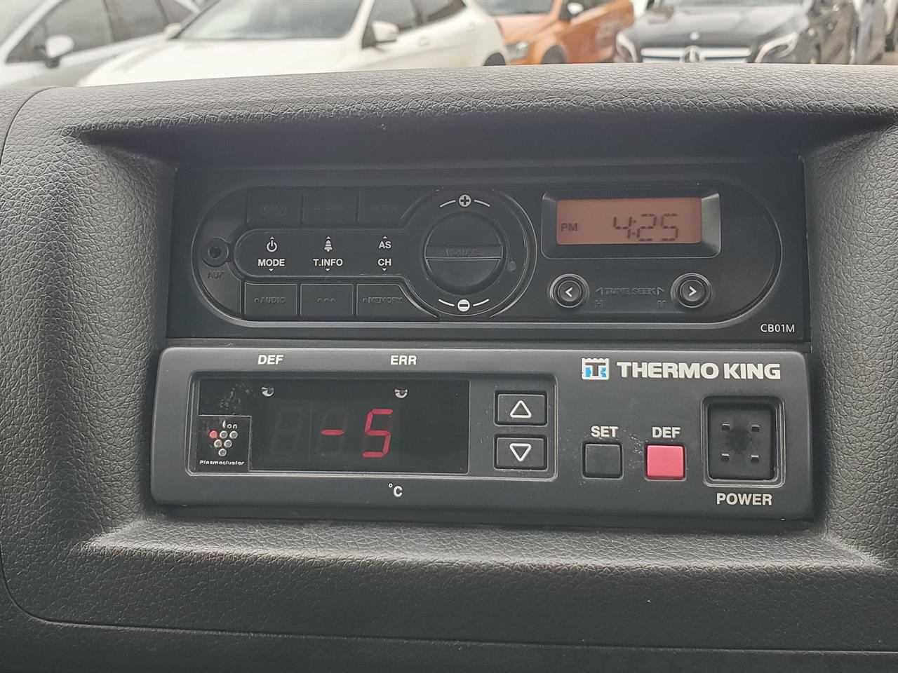 2017 Nissan Caravan thumbnail