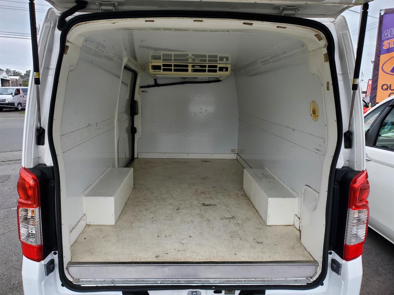 2017 Nissan Caravan thumbnail