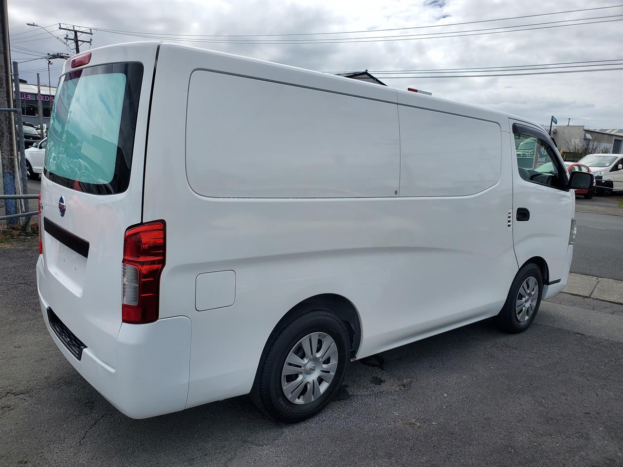 2017 Nissan Caravan thumbnail