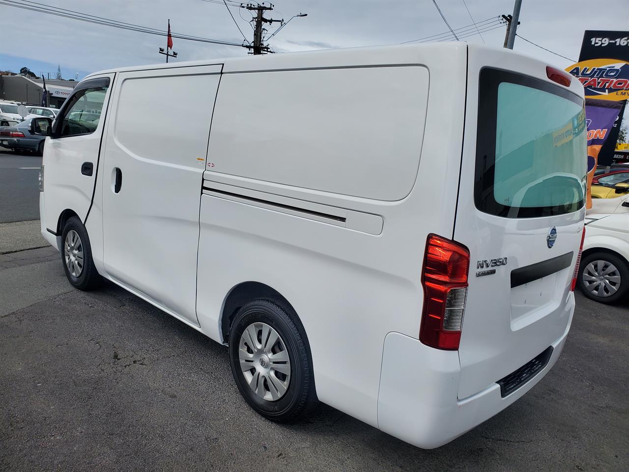 2017 Nissan Caravan thumbnail