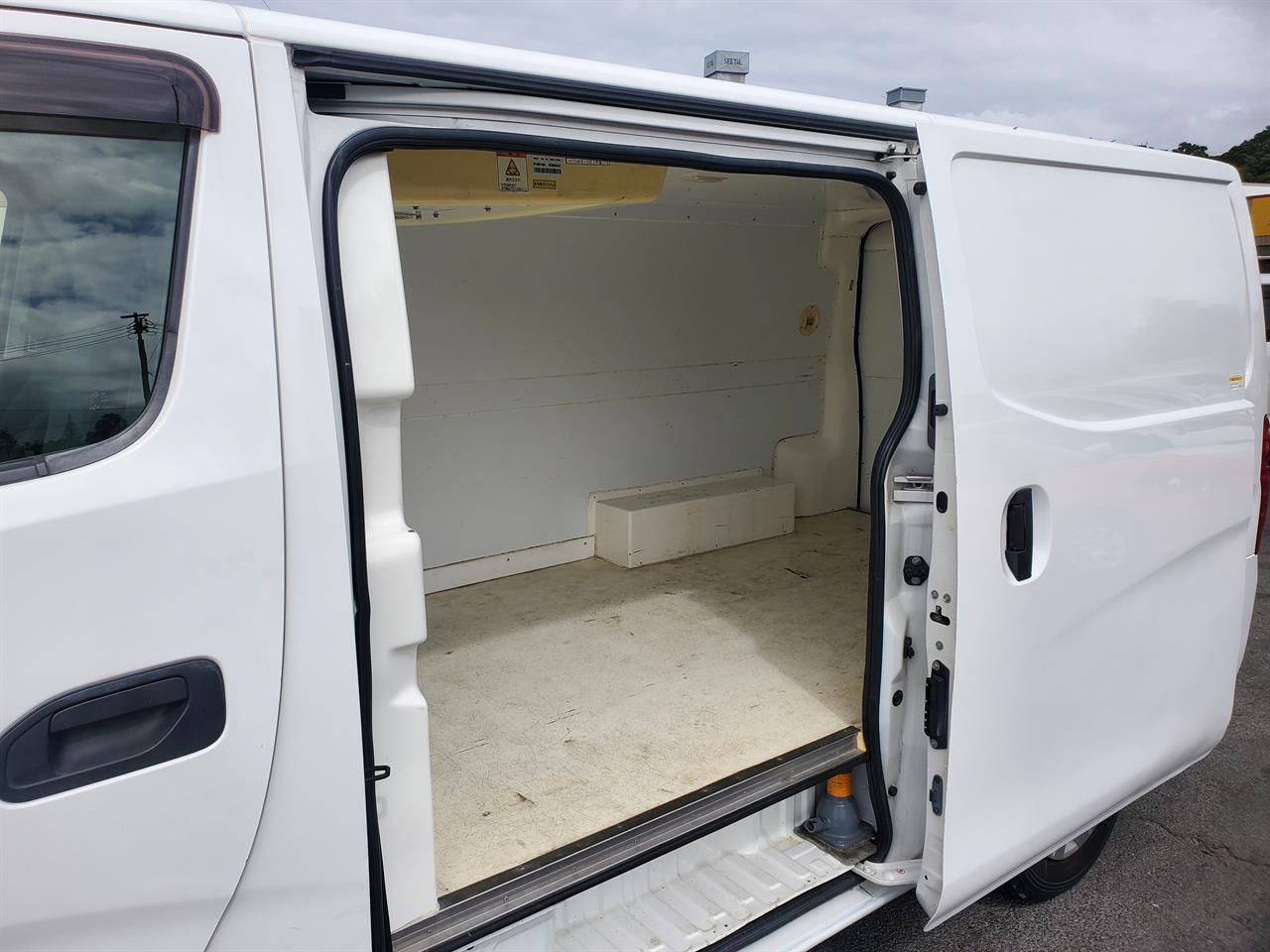 2017 Nissan Caravan thumbnail