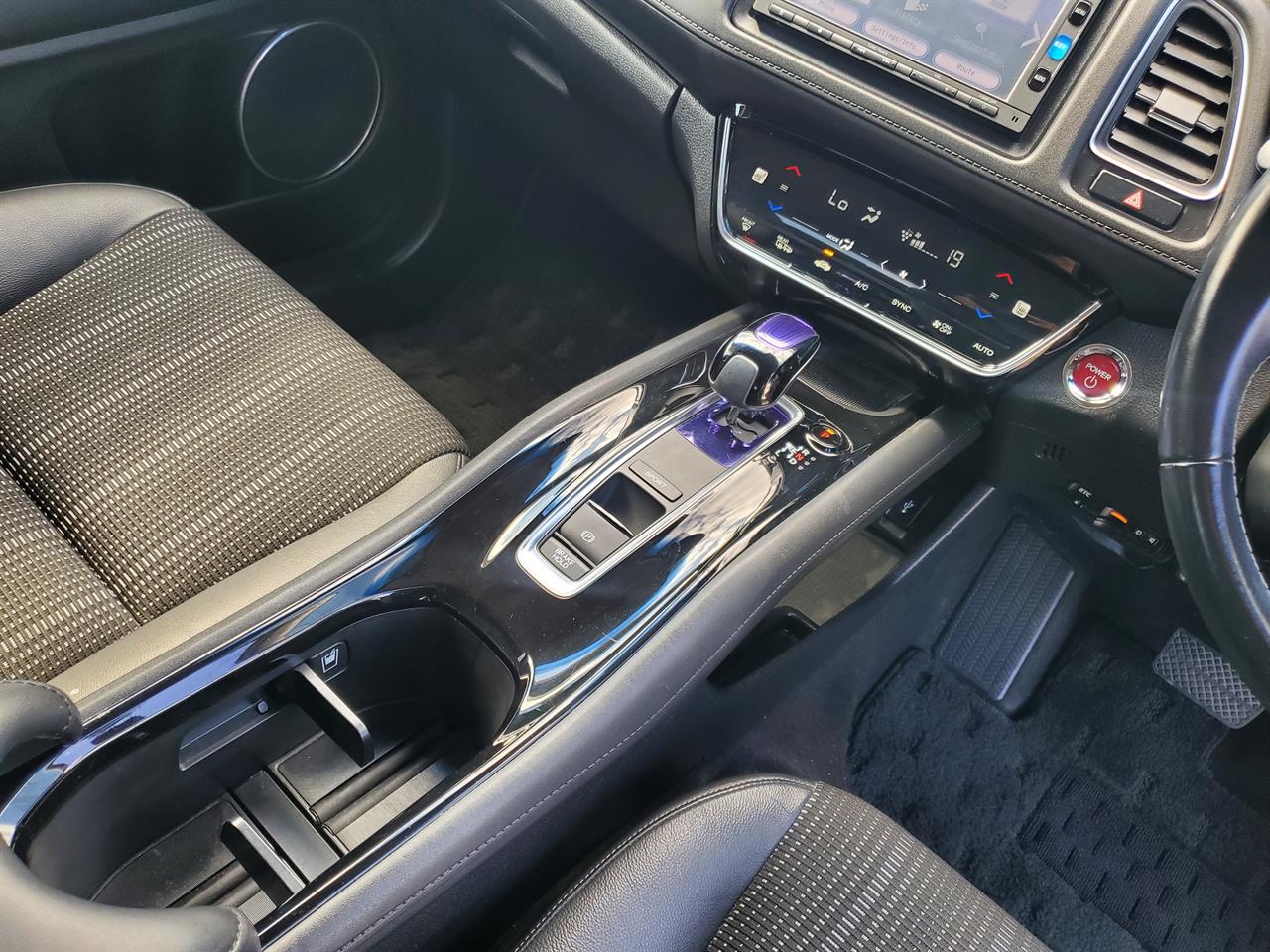 2017 Honda Vezel thumbnail