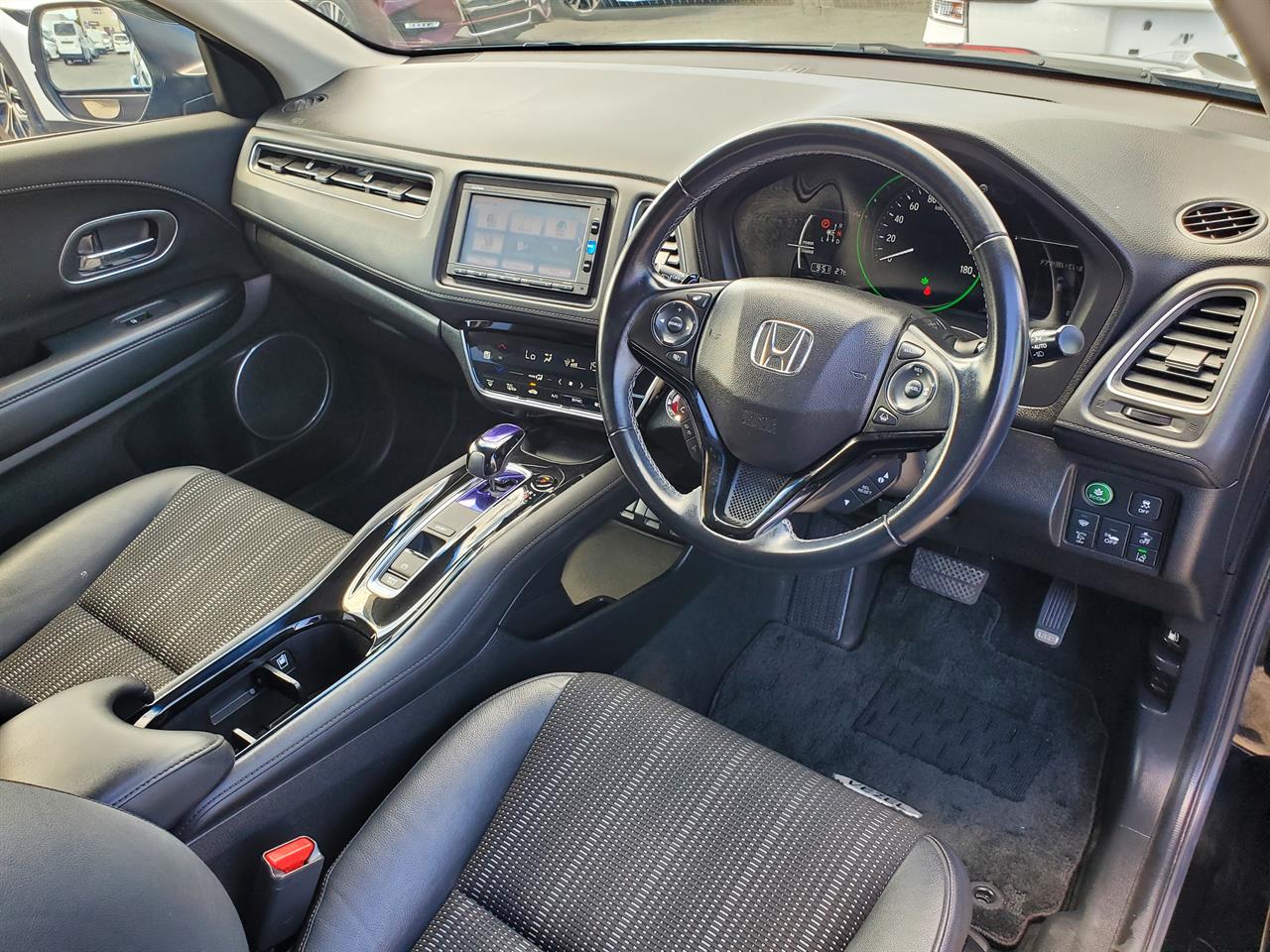 2017 Honda Vezel thumbnail