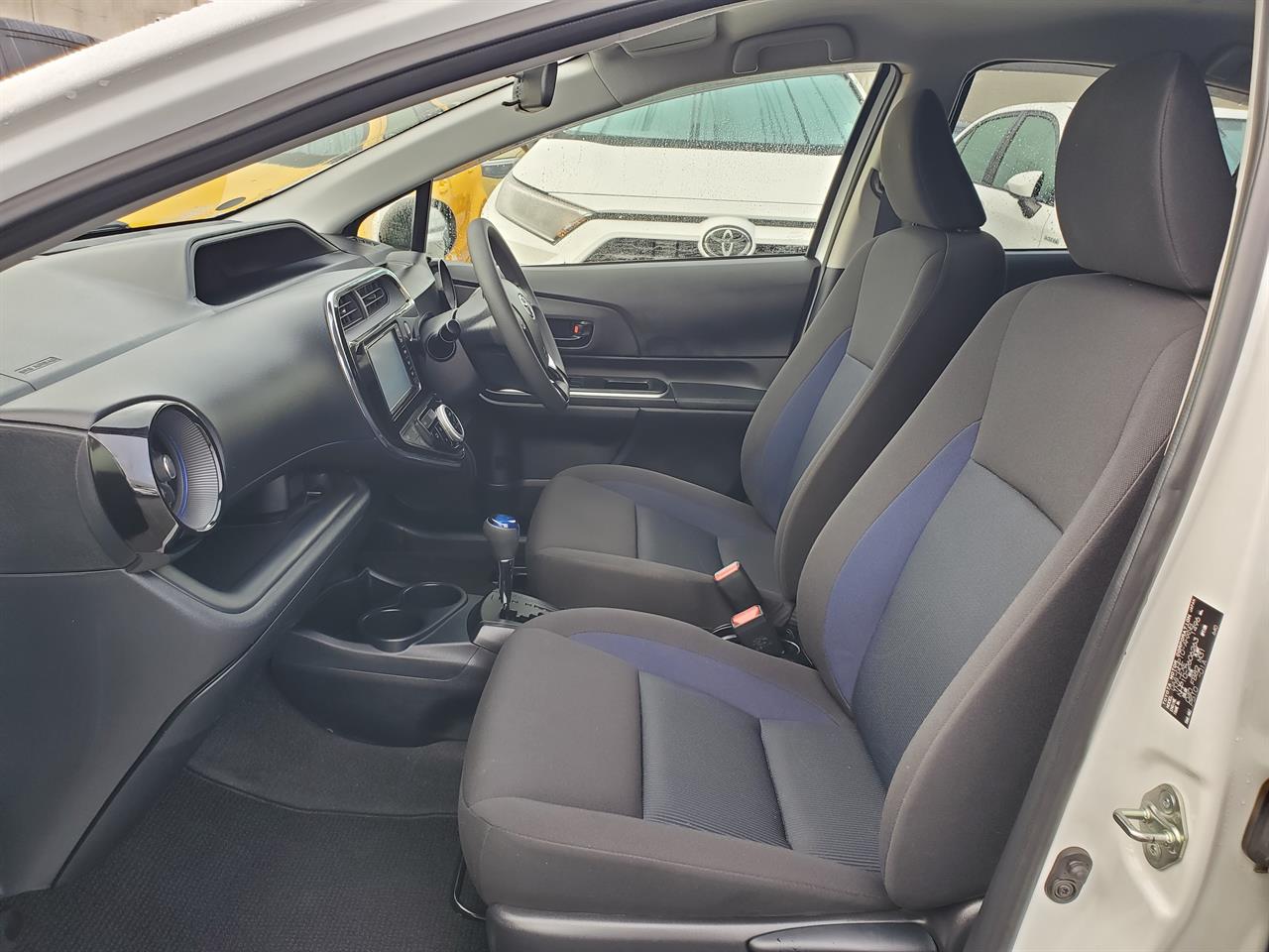 2019 Toyota Aqua thumbnail