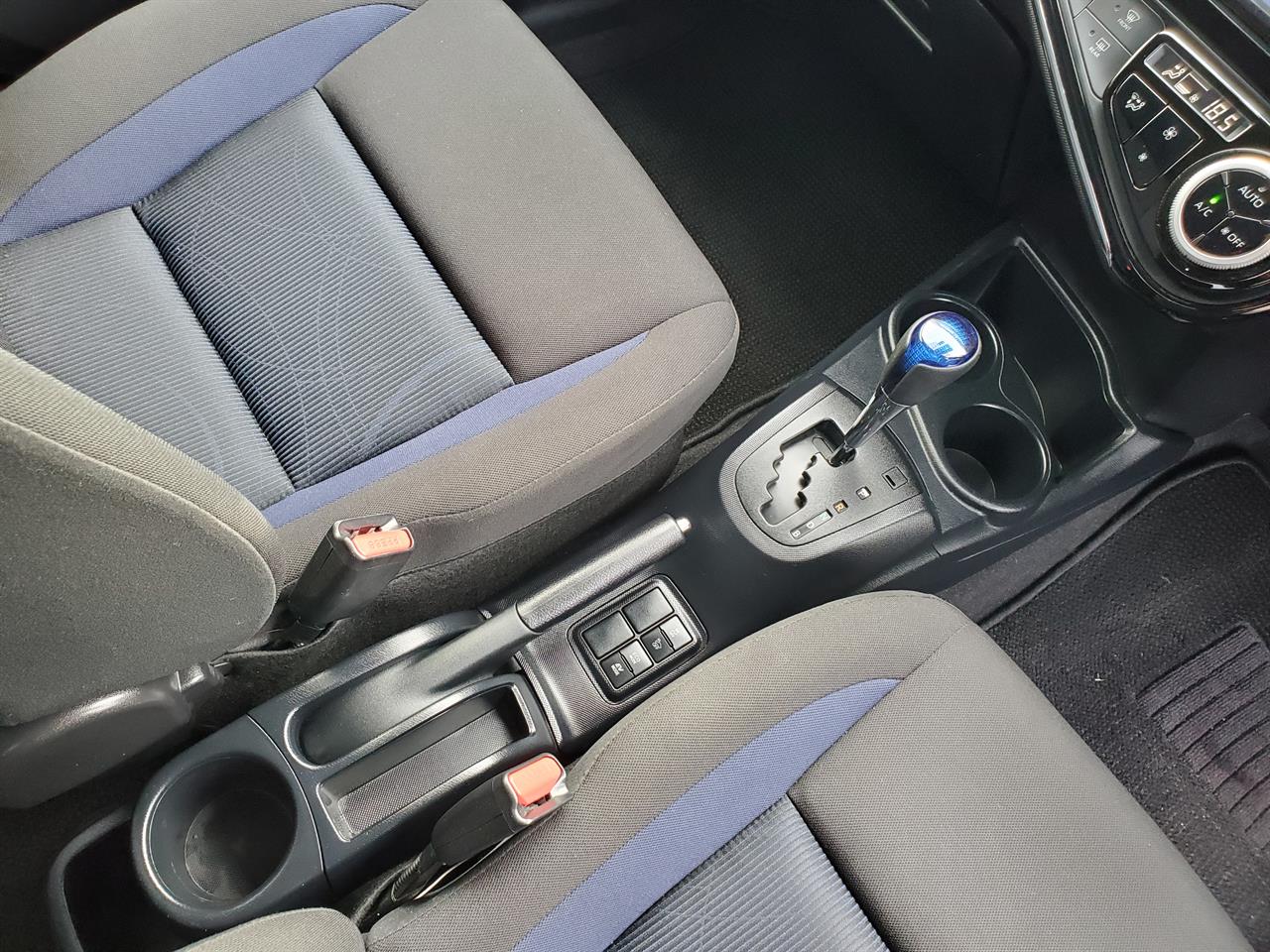 2019 Toyota Aqua thumbnail