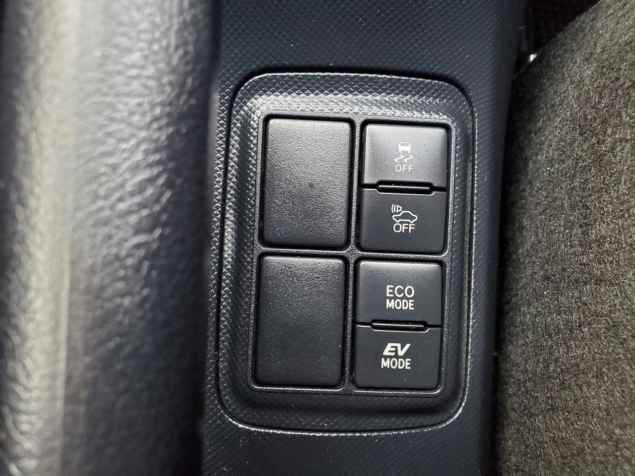 2019 Toyota Aqua thumbnail