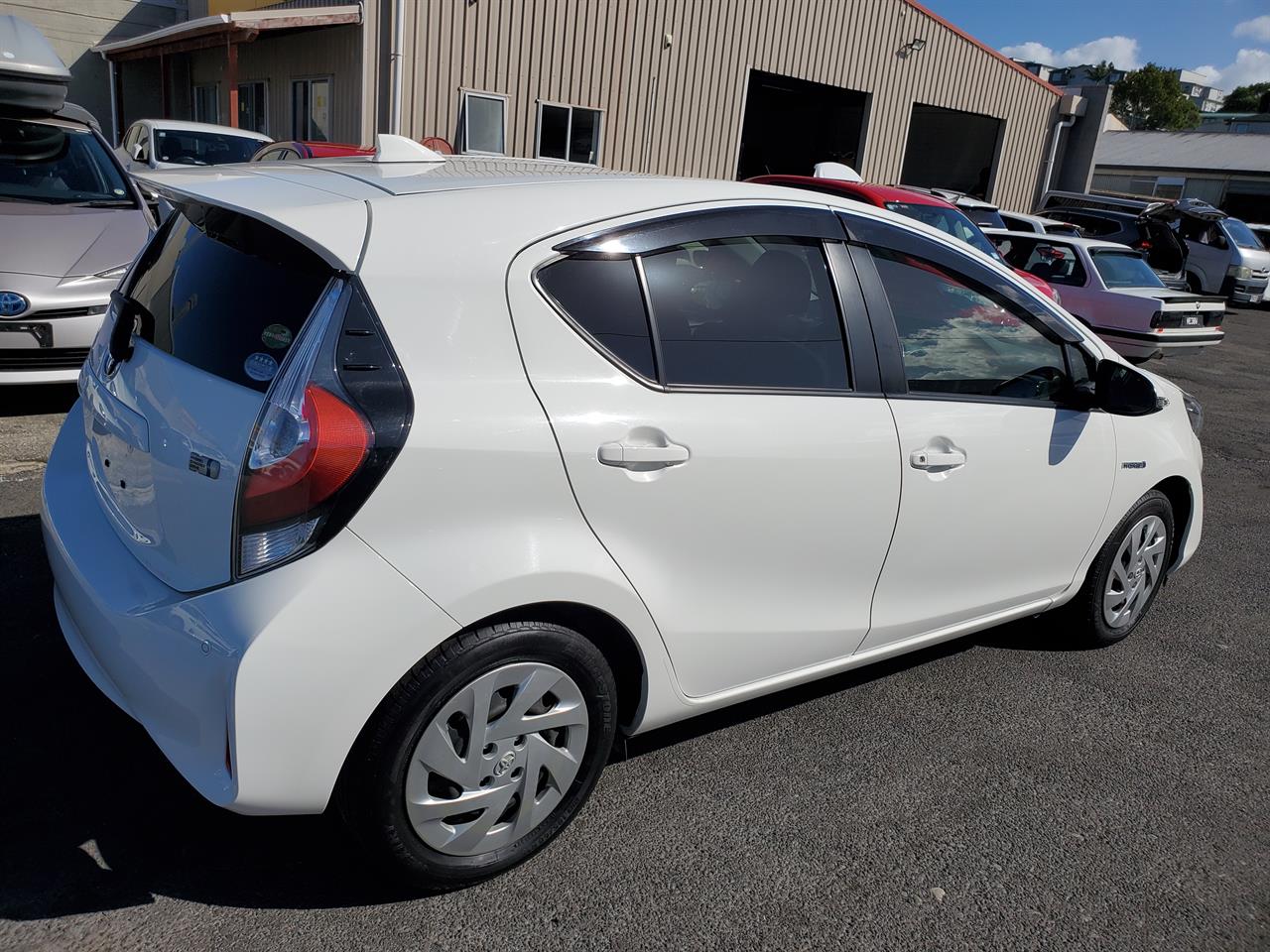 2019 Toyota Aqua thumbnail