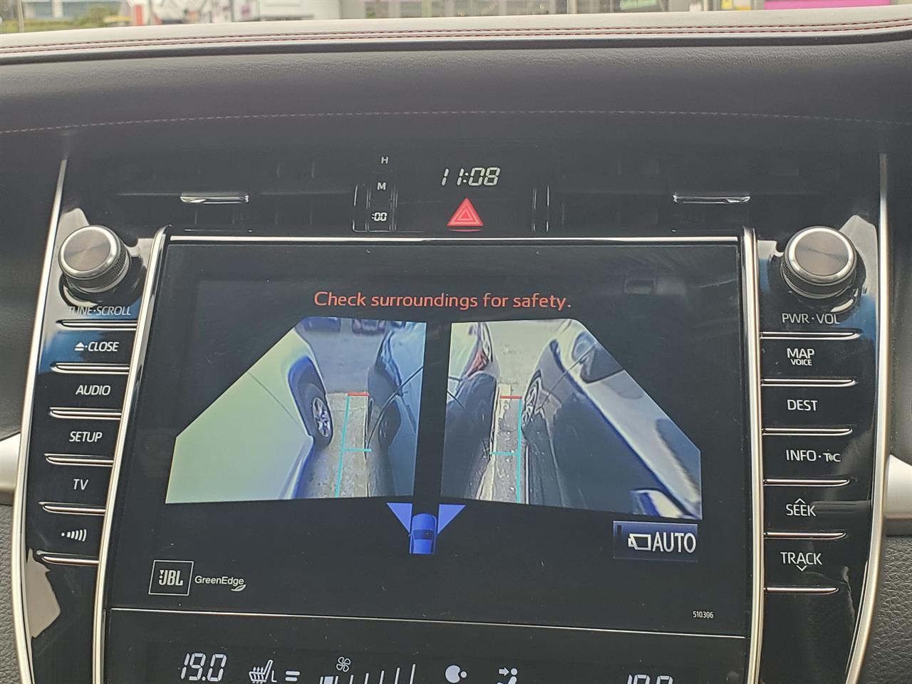 2018 Toyota Harrier thumbnail