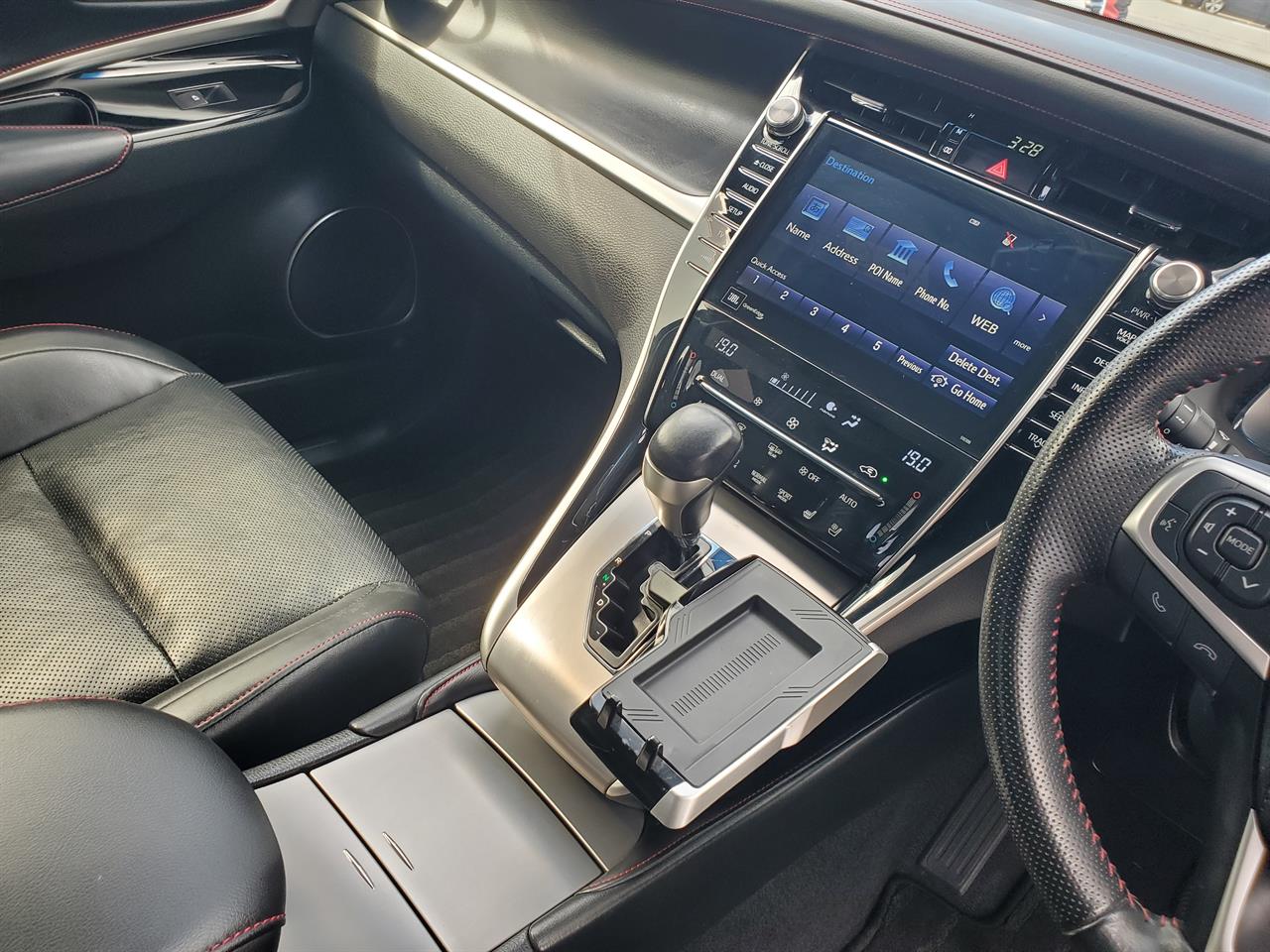 2018 Toyota Harrier thumbnail