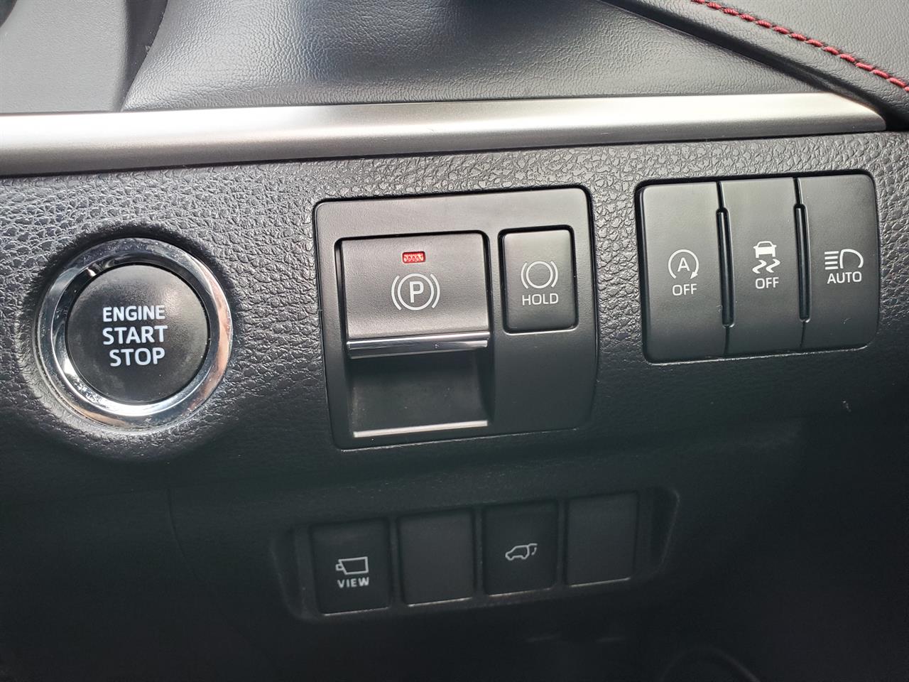 2018 Toyota Harrier thumbnail