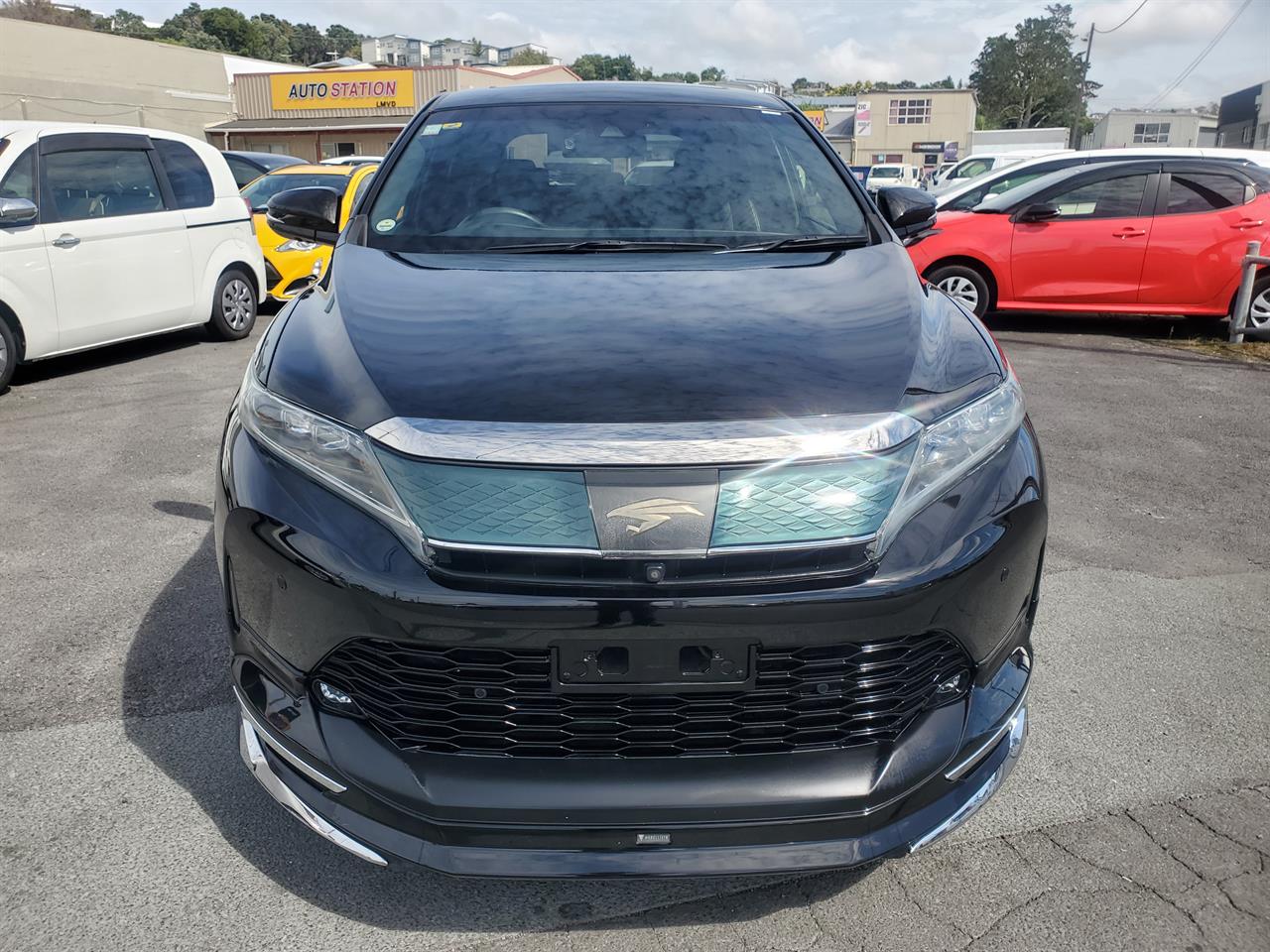 2018 Toyota Harrier thumbnail