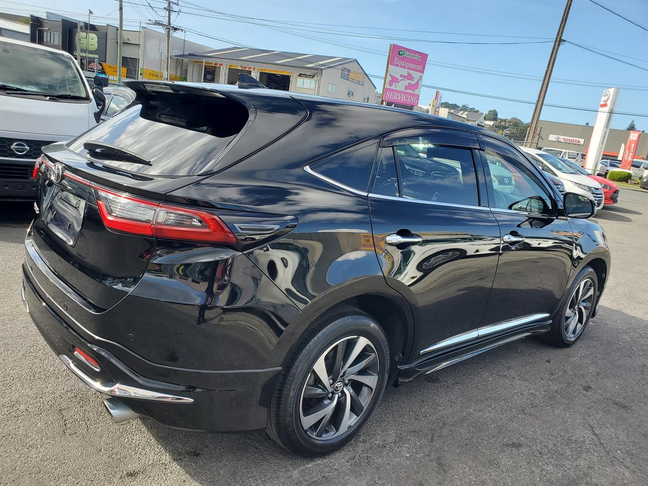 2018 Toyota Harrier thumbnail