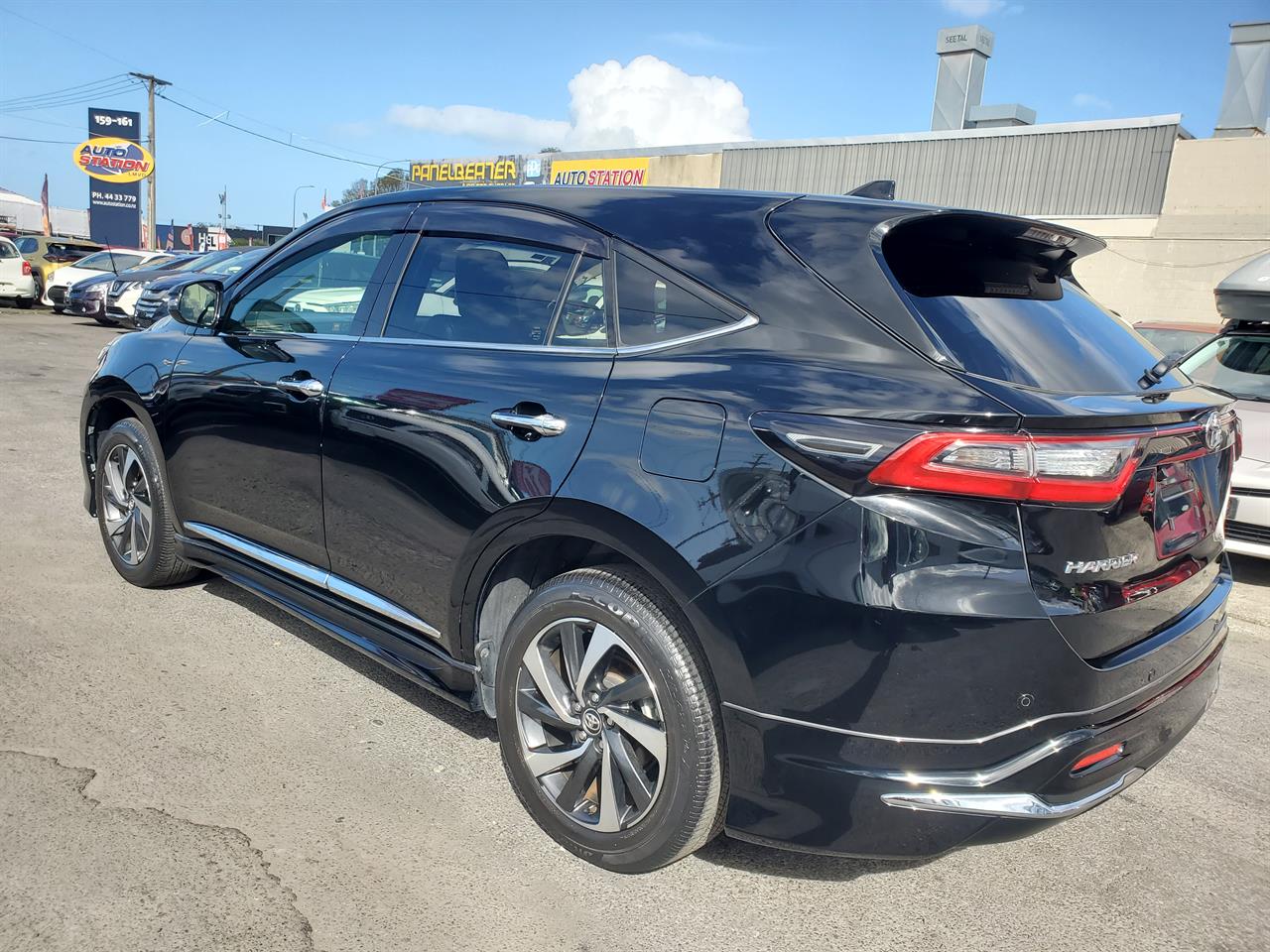 2018 Toyota Harrier thumbnail