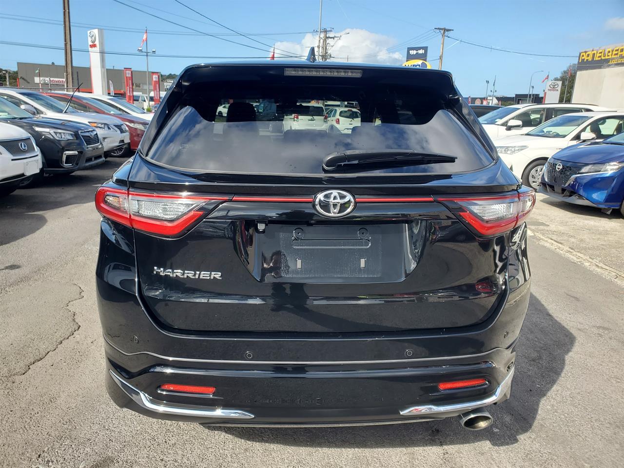 2018 Toyota Harrier thumbnail