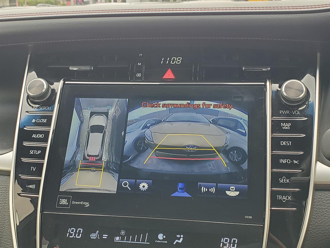 2018 Toyota Harrier thumbnail