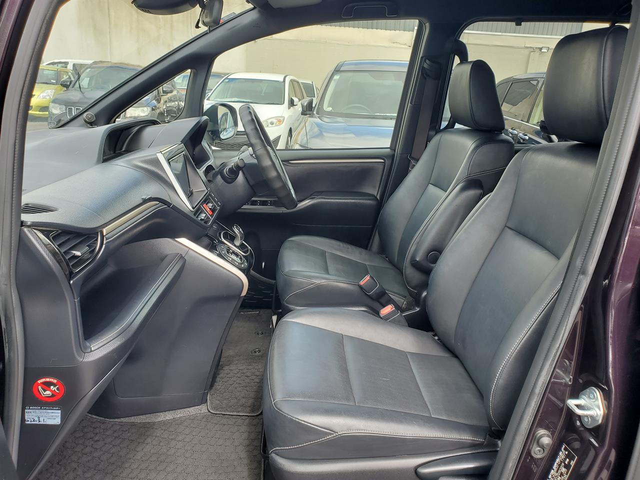 2017 Toyota Esquire thumbnail