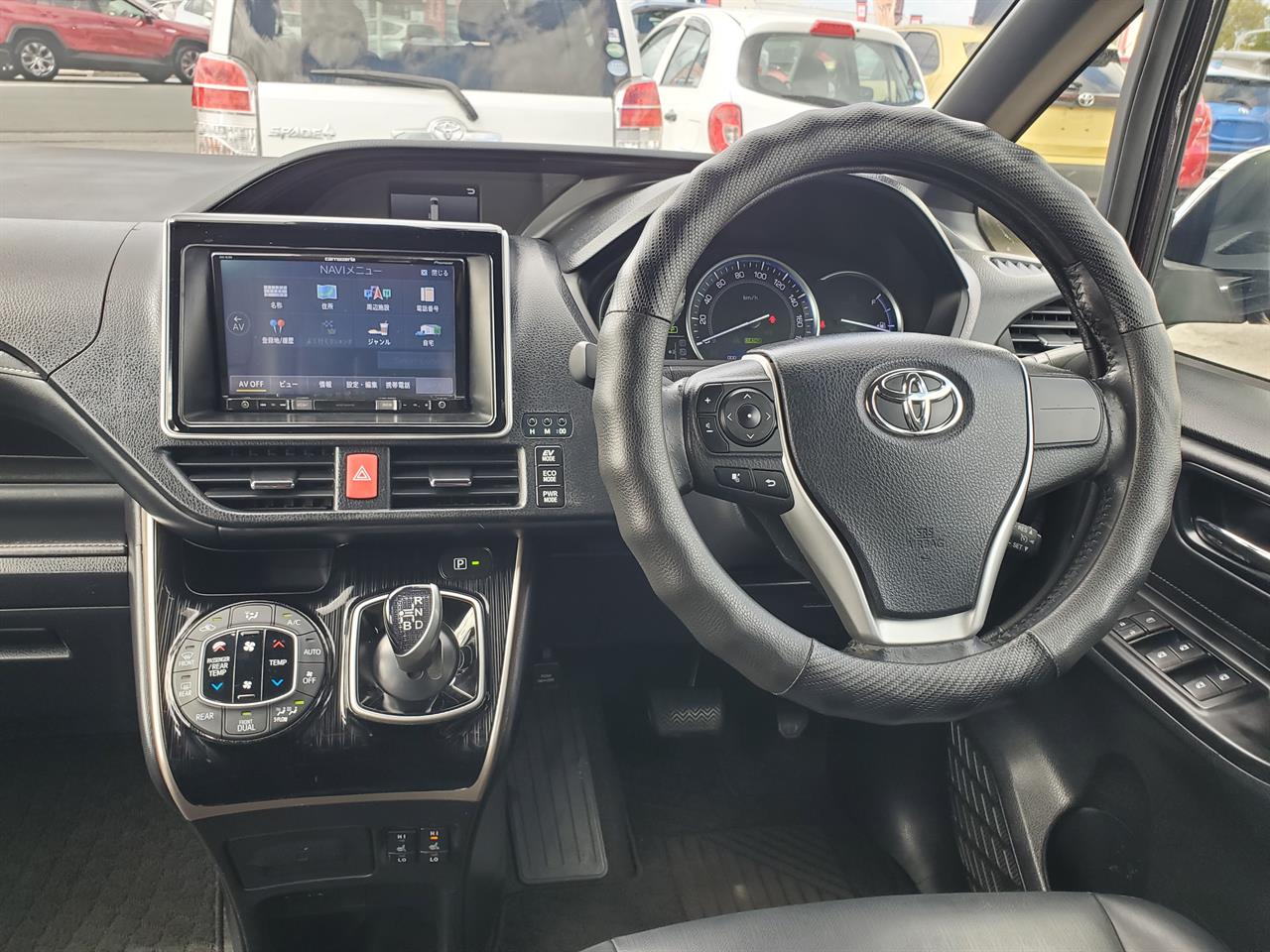 2017 Toyota Esquire thumbnail
