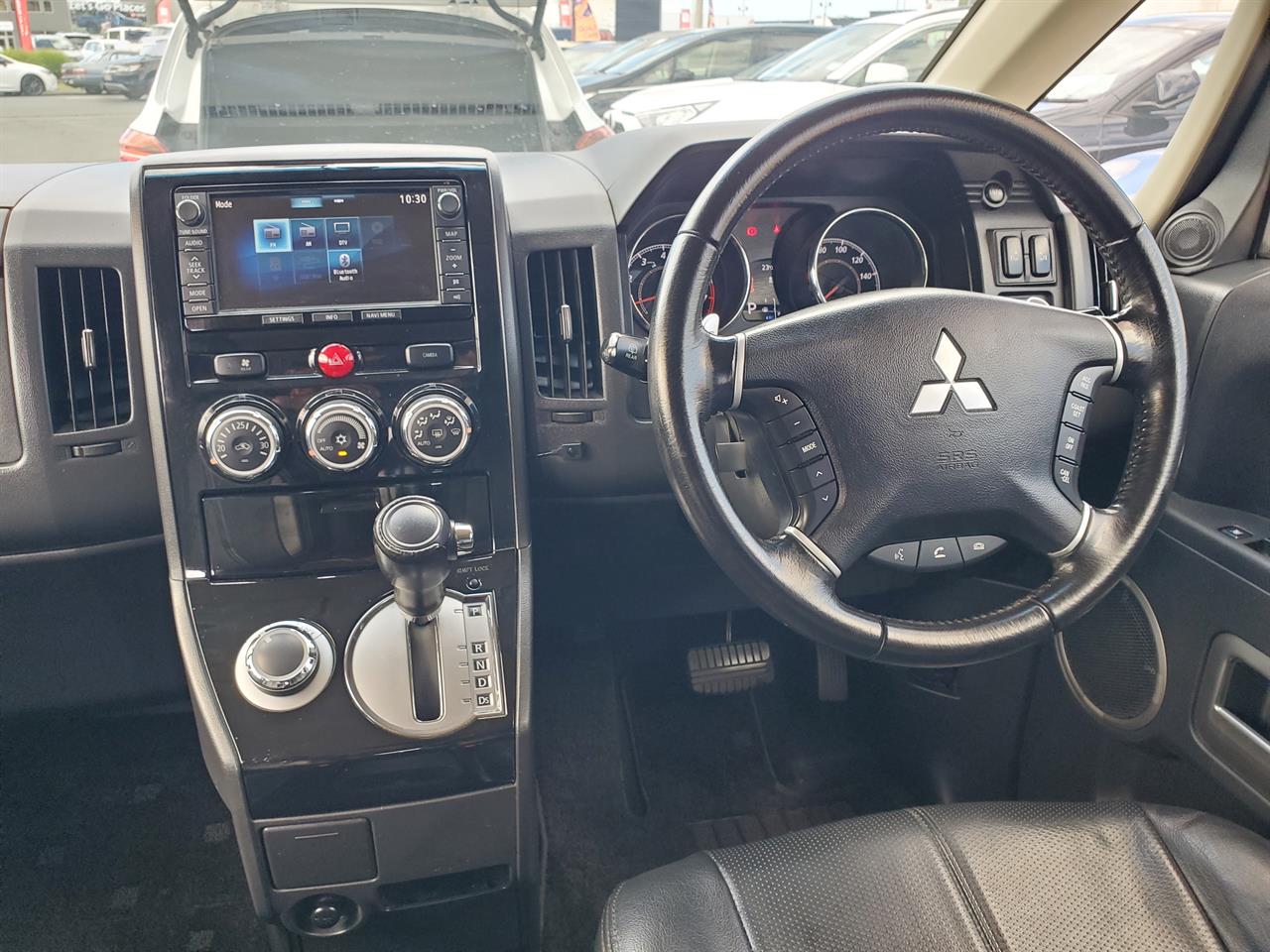 2013 Mitsubishi Delica thumbnail