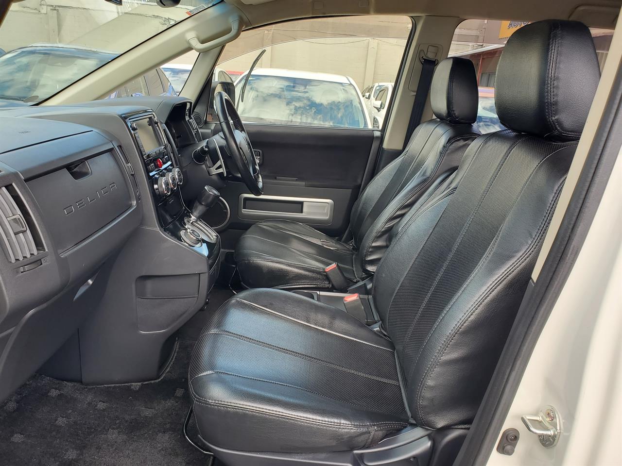 2013 Mitsubishi Delica thumbnail