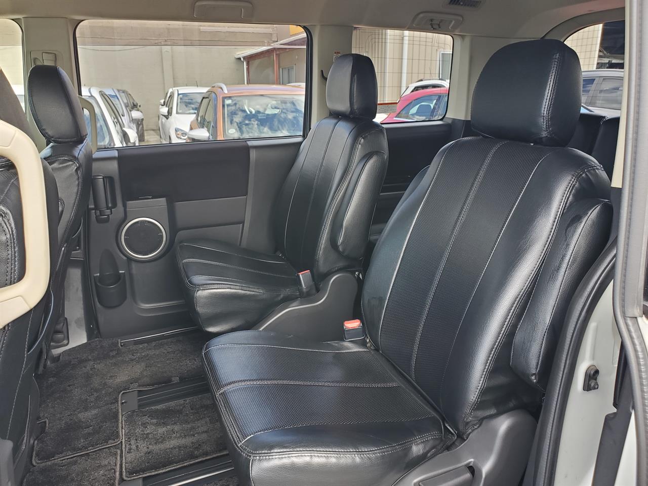 2013 Mitsubishi Delica thumbnail