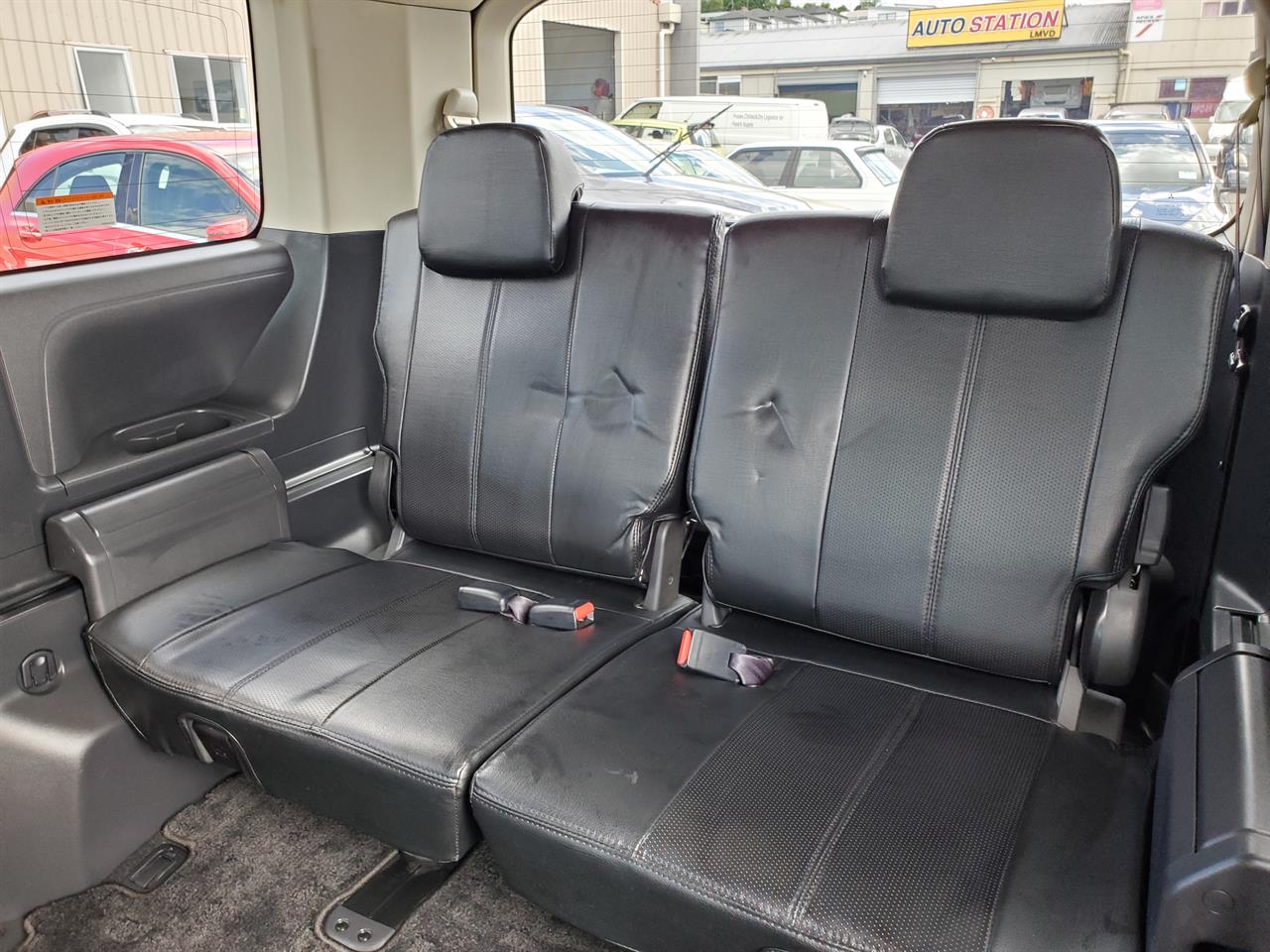 2013 Mitsubishi Delica thumbnail