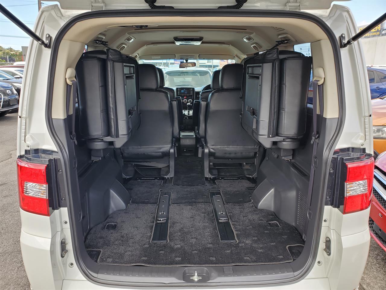 2013 Mitsubishi Delica thumbnail