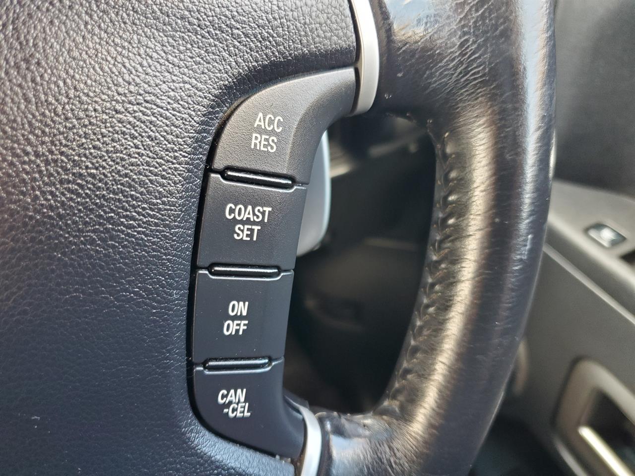 2013 Mitsubishi Delica thumbnail