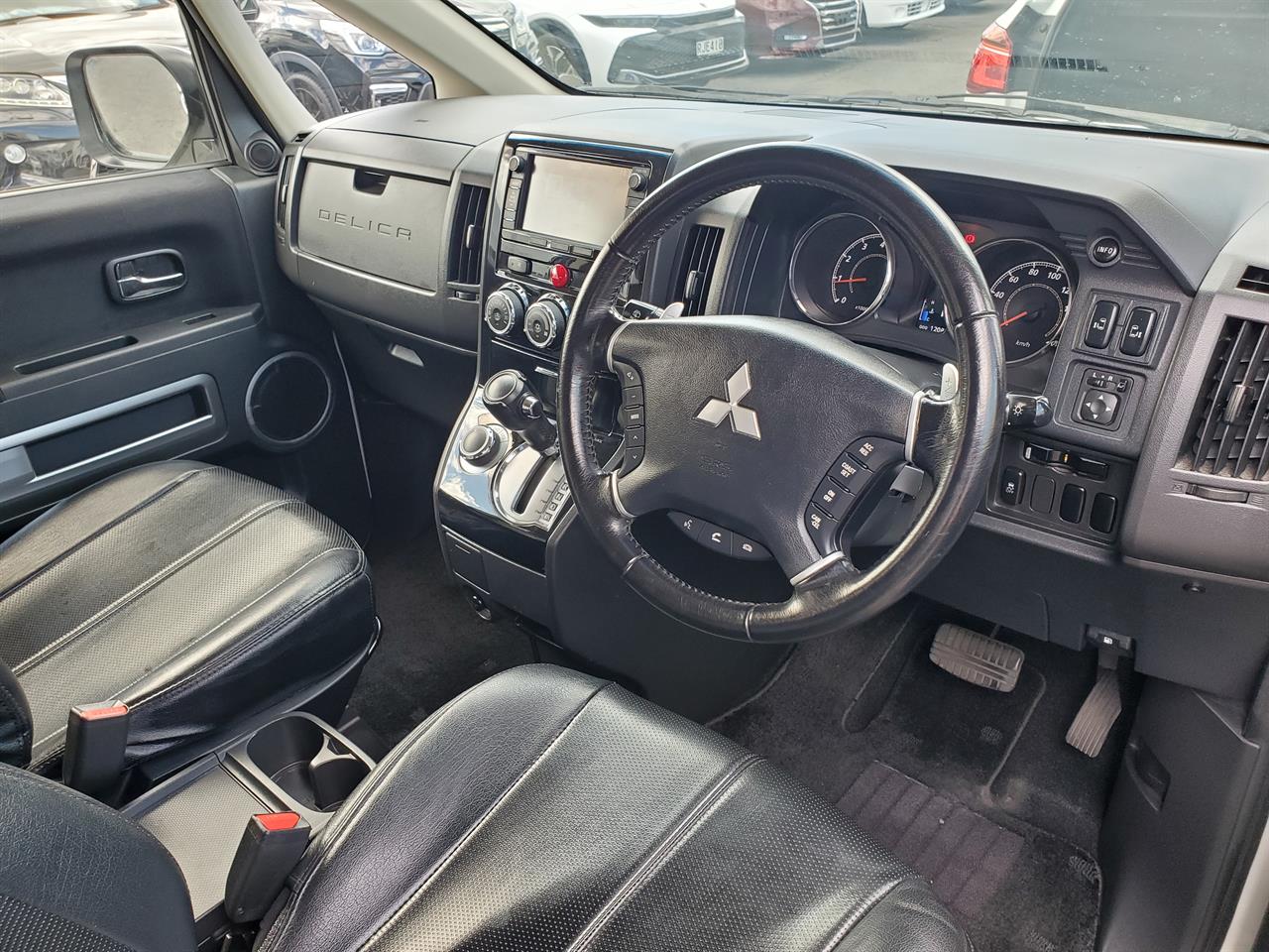 2013 Mitsubishi Delica thumbnail