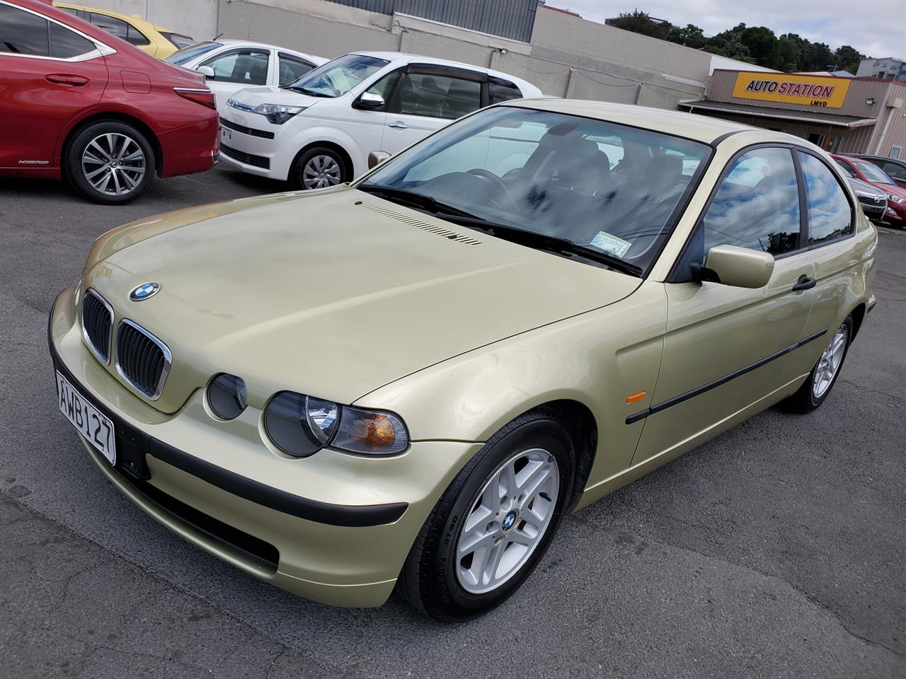2002 BMW Compact thumbnail