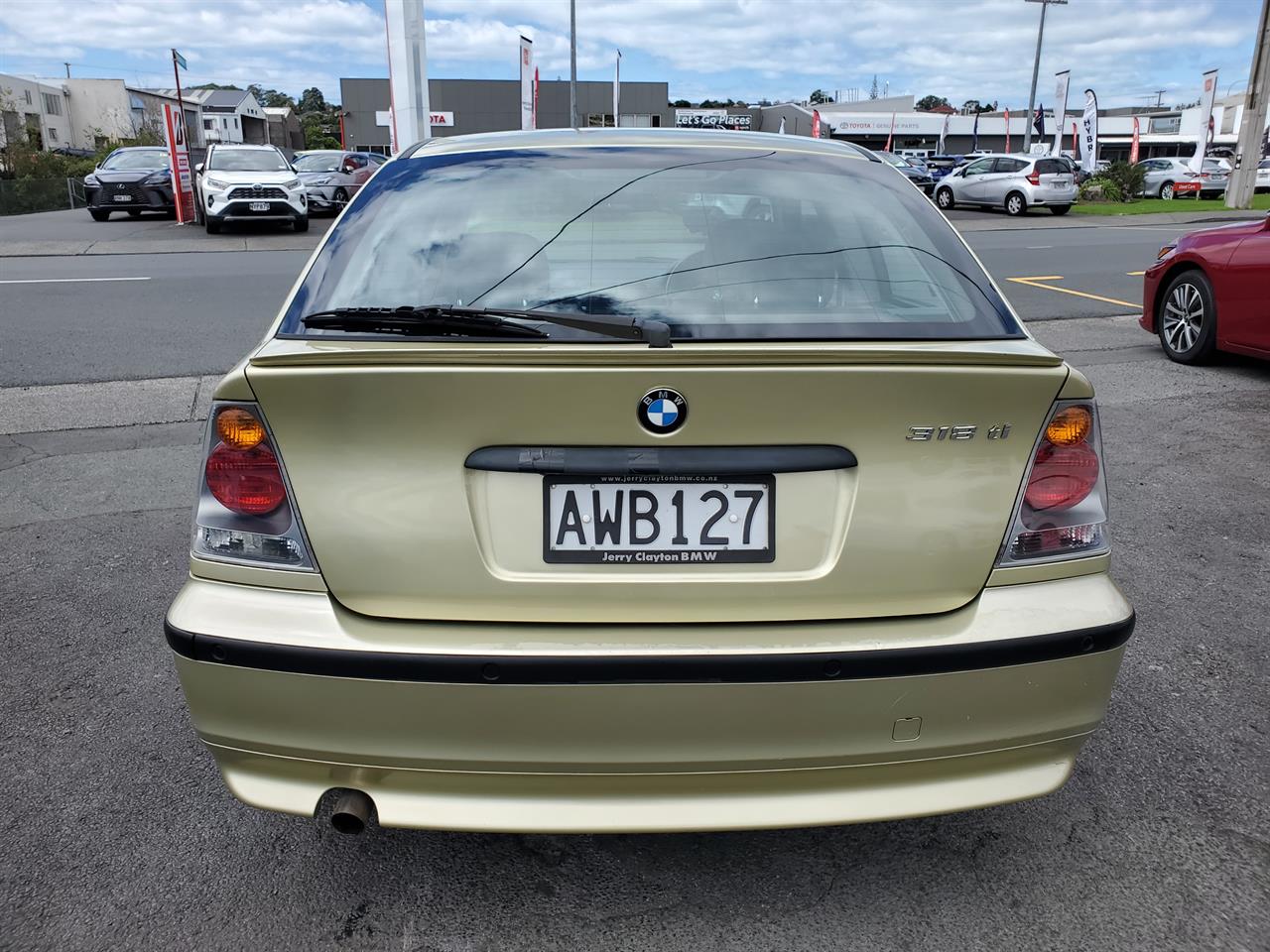 2002 BMW Compact thumbnail