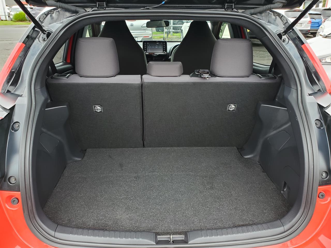 2020 Toyota Yaris thumbnail