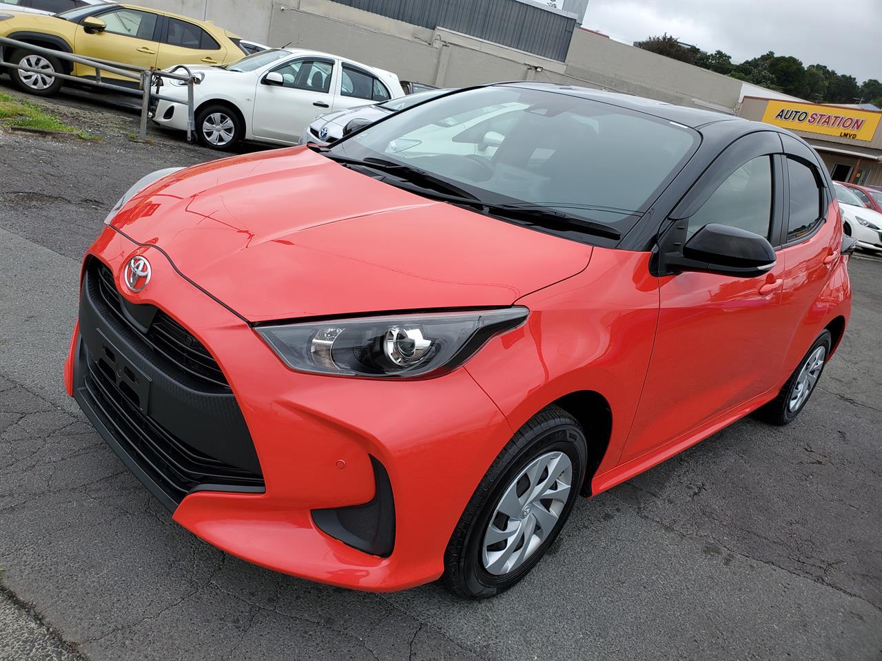 2020 Toyota Yaris thumbnail