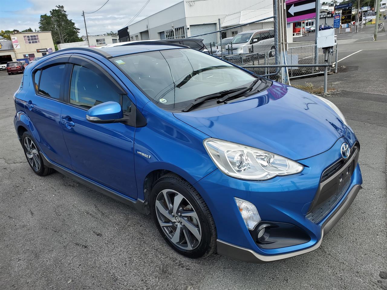 2015 Toyota Aqua thumbnail