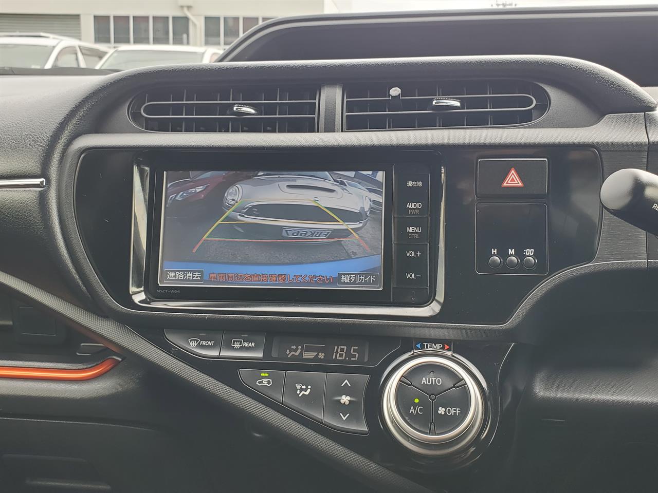 2015 Toyota Aqua thumbnail