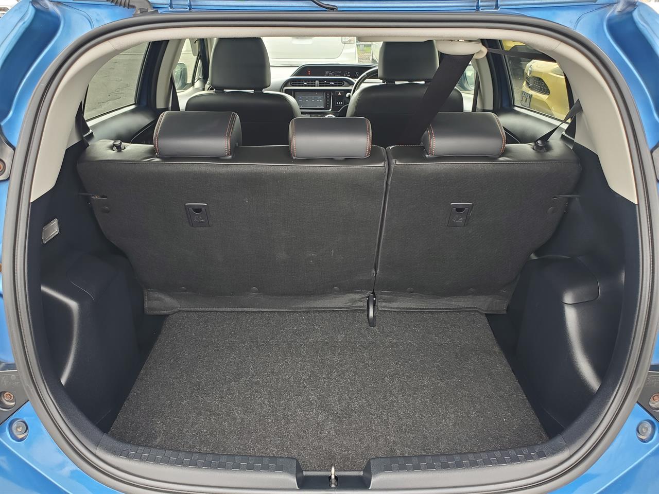 2015 Toyota Aqua thumbnail