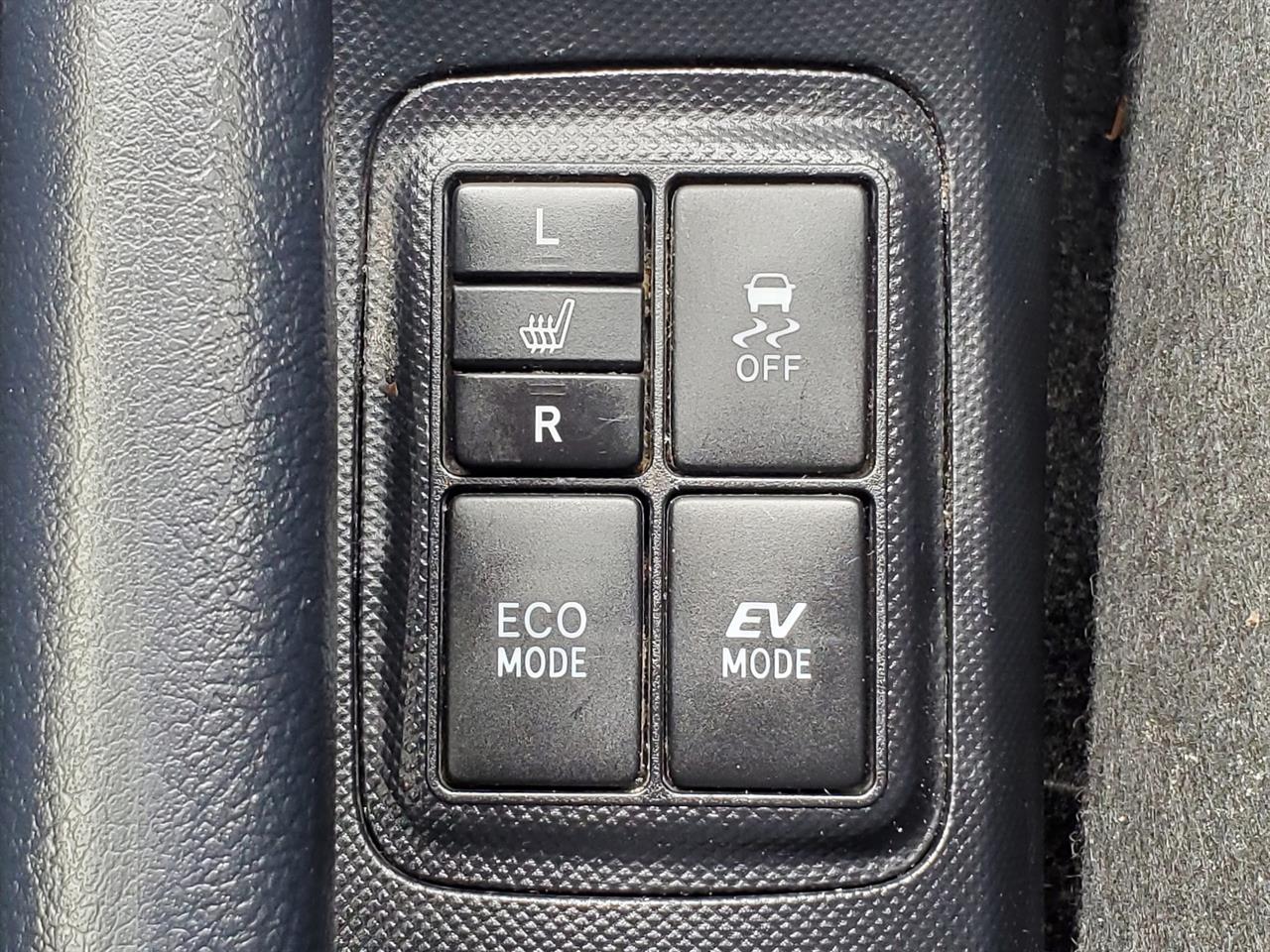 2015 Toyota Aqua thumbnail