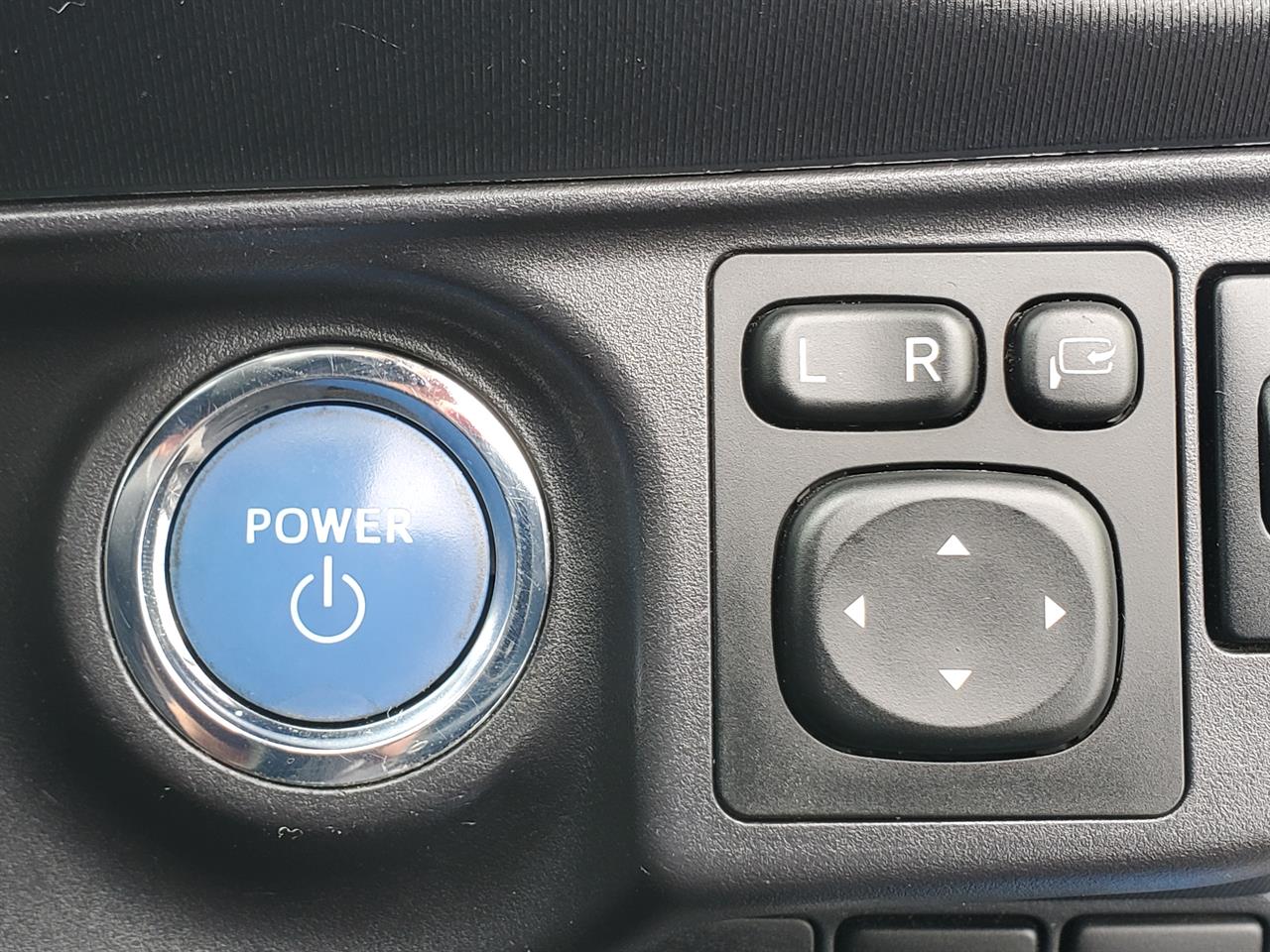 2015 Toyota Aqua thumbnail