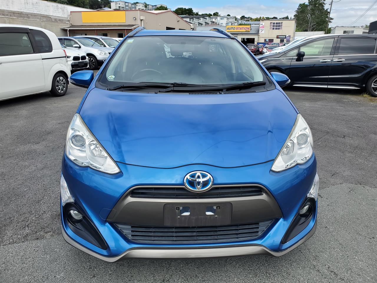2015 Toyota Aqua thumbnail