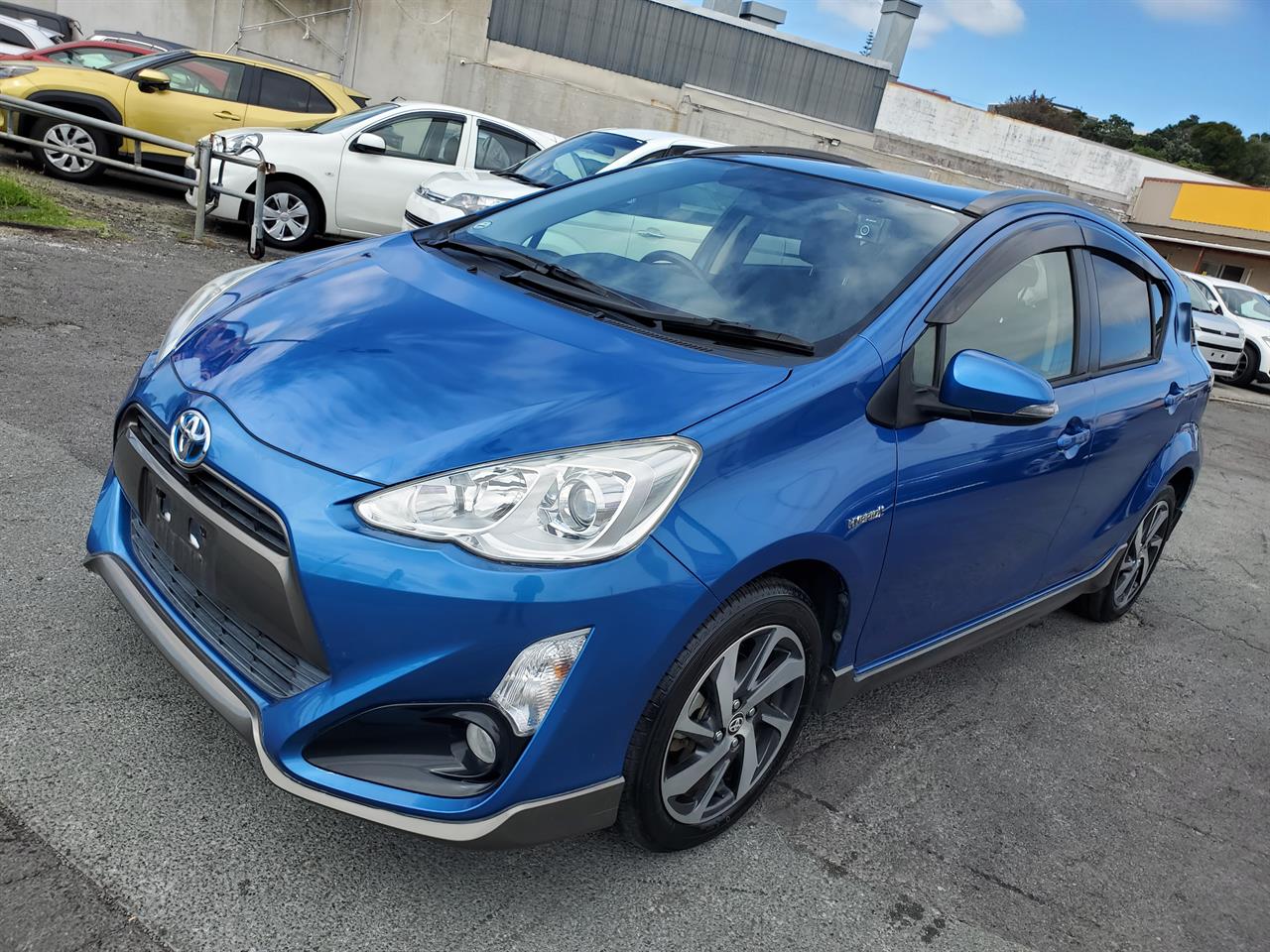 2015 Toyota Aqua thumbnail