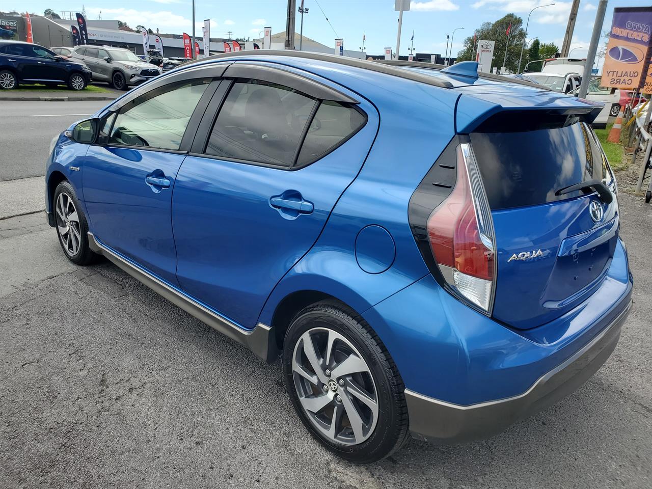 2015 Toyota Aqua thumbnail