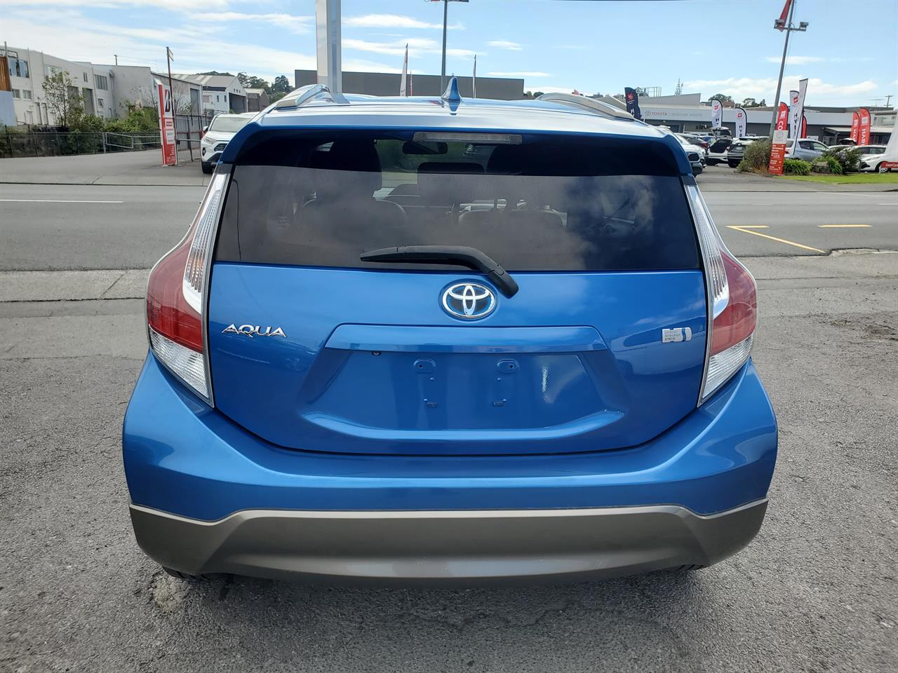 2015 Toyota Aqua thumbnail