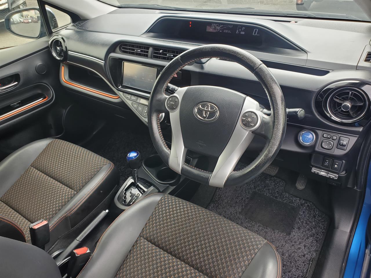 2015 Toyota Aqua thumbnail