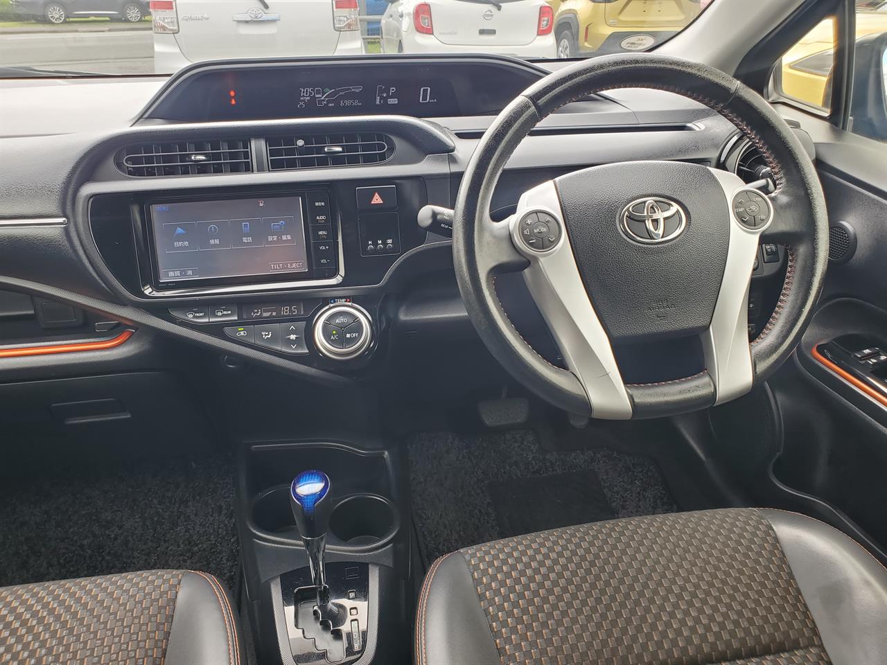 2015 Toyota Aqua thumbnail