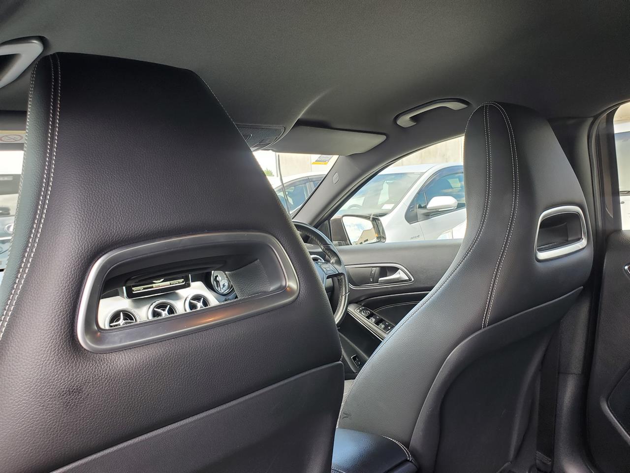 2014 Mercedes-Benz GLA250 thumbnail