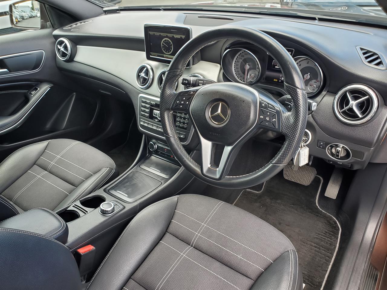 2014 Mercedes-Benz GLA250 thumbnail
