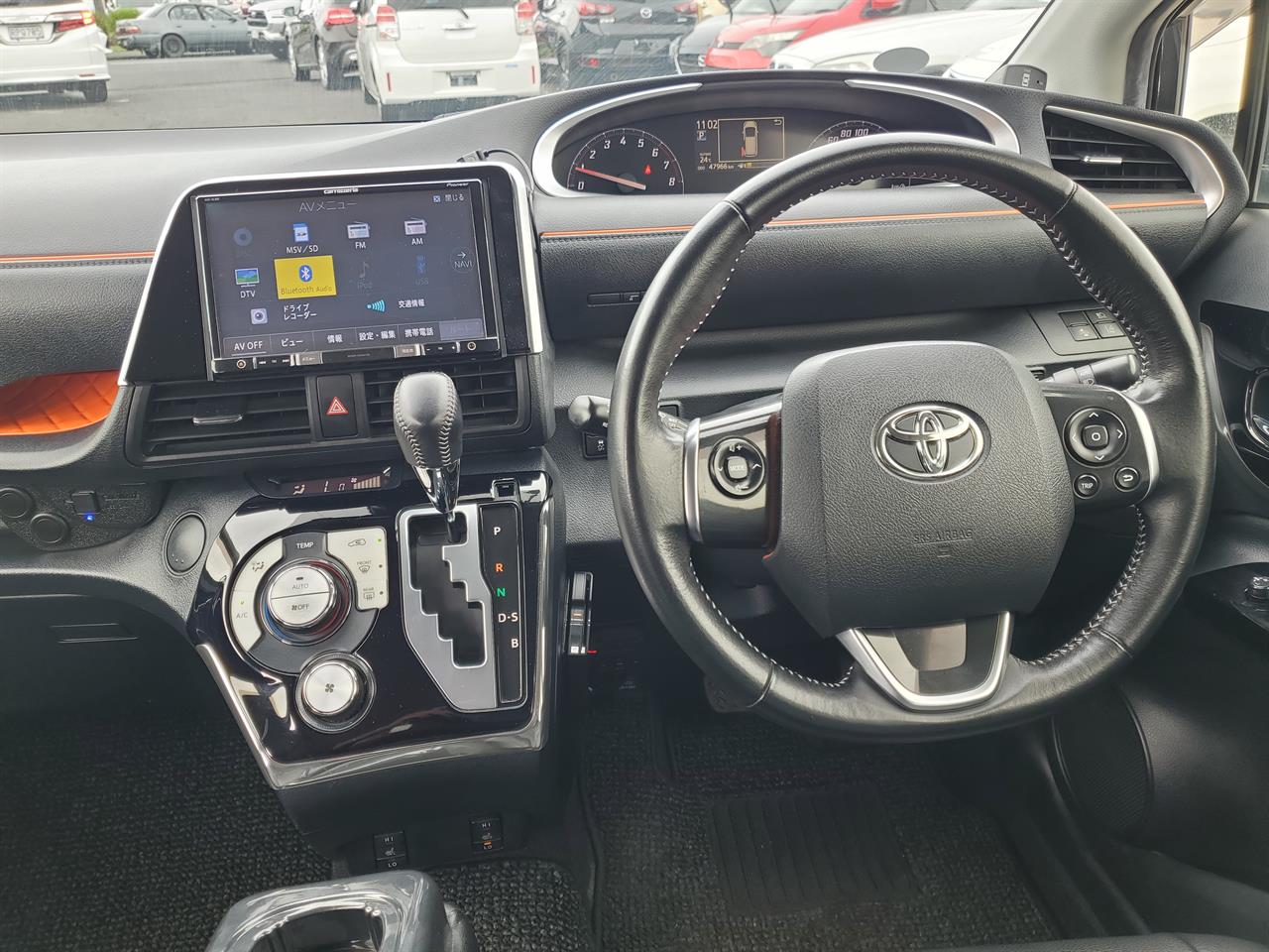 2017 Toyota Sienta thumbnail