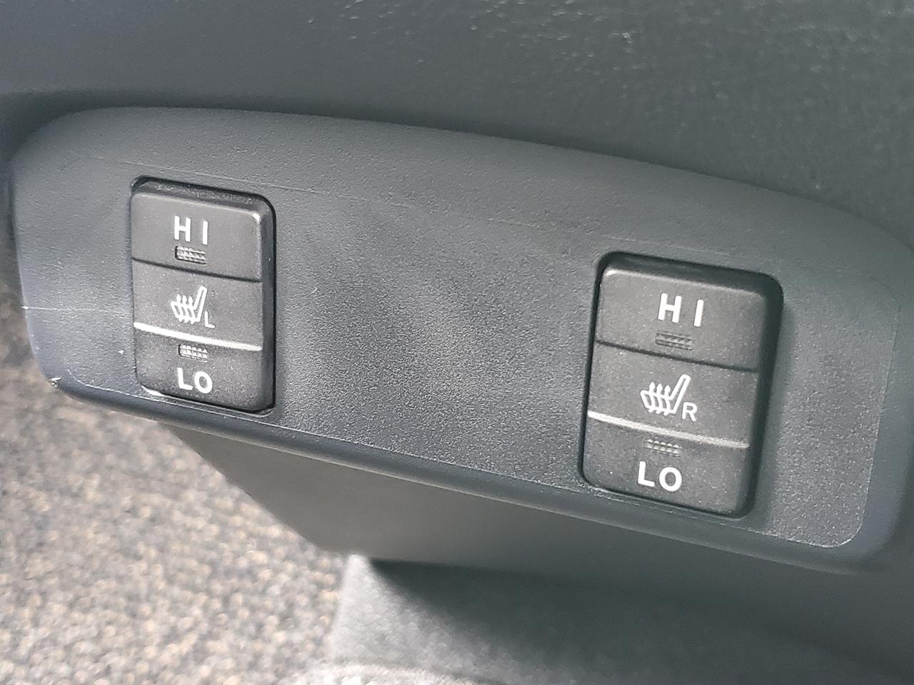2017 Toyota Sienta thumbnail